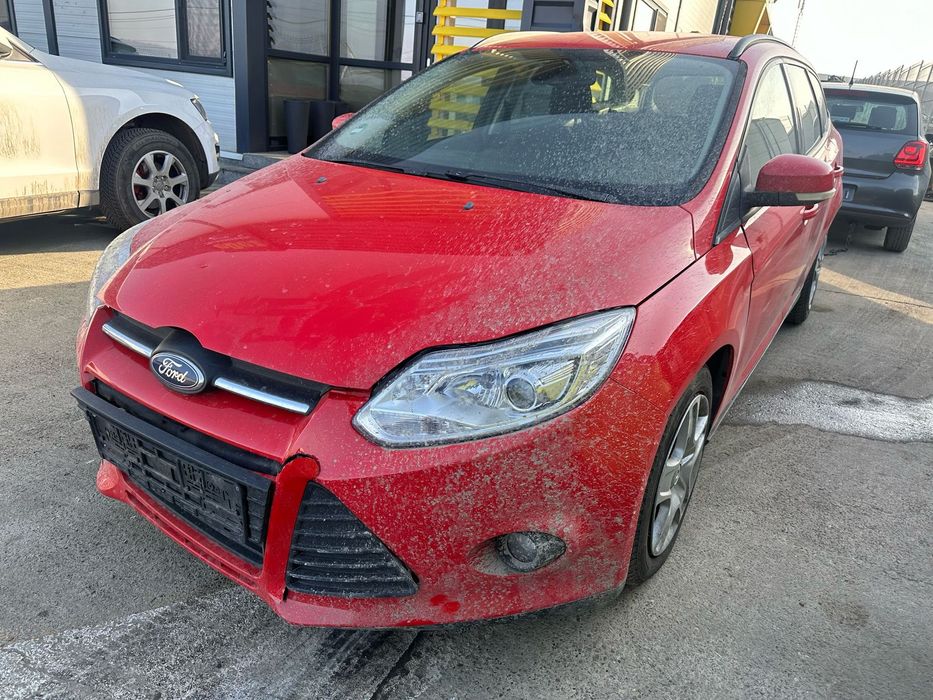 Dezmembrez / Dezmembrari / Piese / Accesorii Ford focus 3 2013 rosu break 1.6 tdci T1DB volan stanga