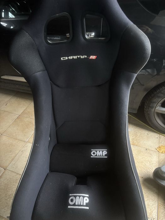 Спортни седалки Fanatec и OMP