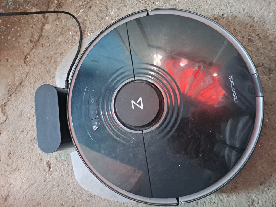 Vând robot aspirator roborokc