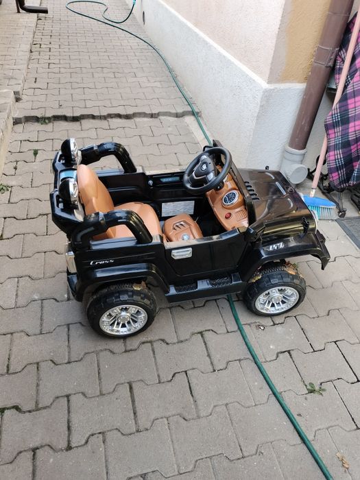 Mașină electrică pentru copii.