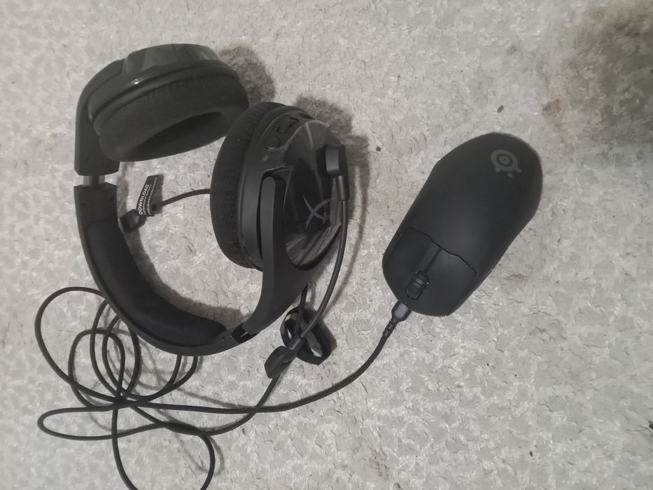 Наушник безпроводные от HyperX и мышь от steel series