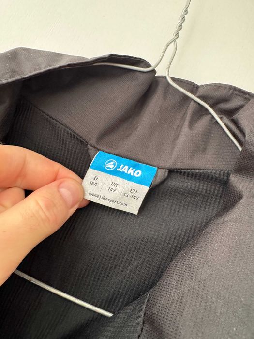 Bluza geaca Eintracht Frankfurt deosebita