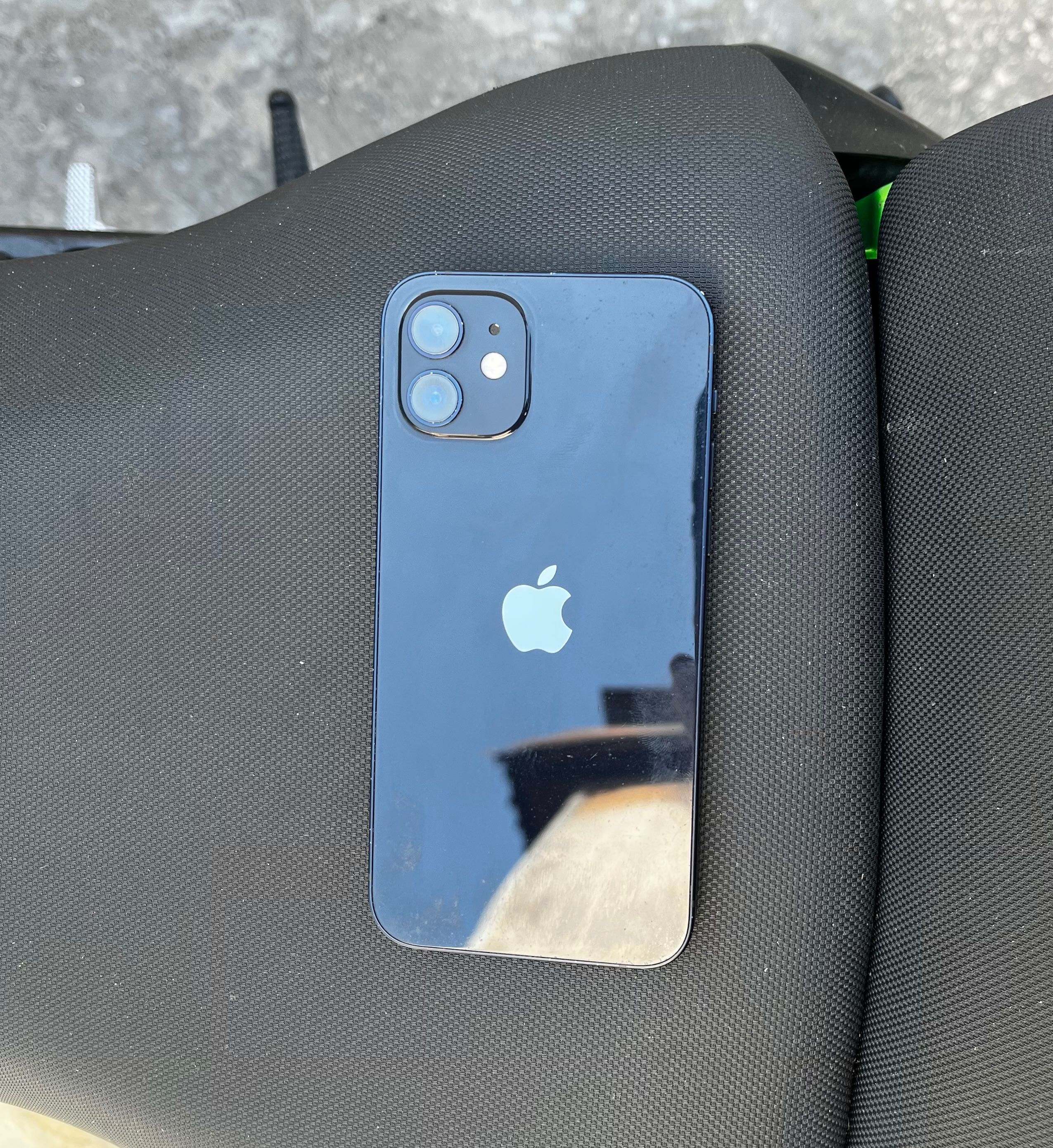 Продавам İPhone 12