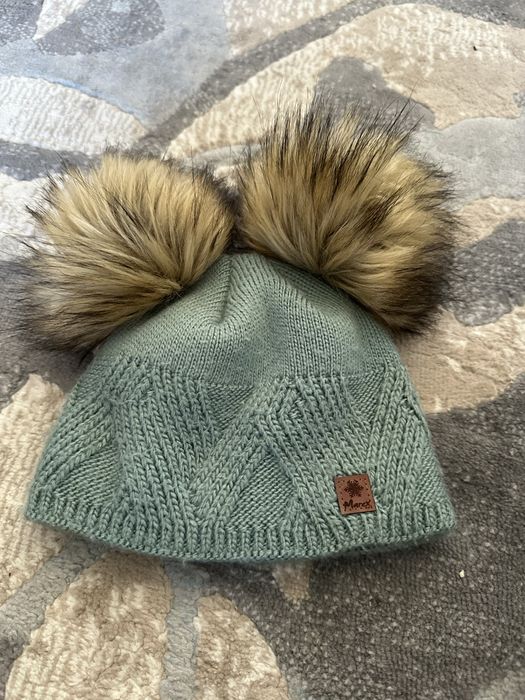 Дрехи -тениски,блузи дънки и роклички.