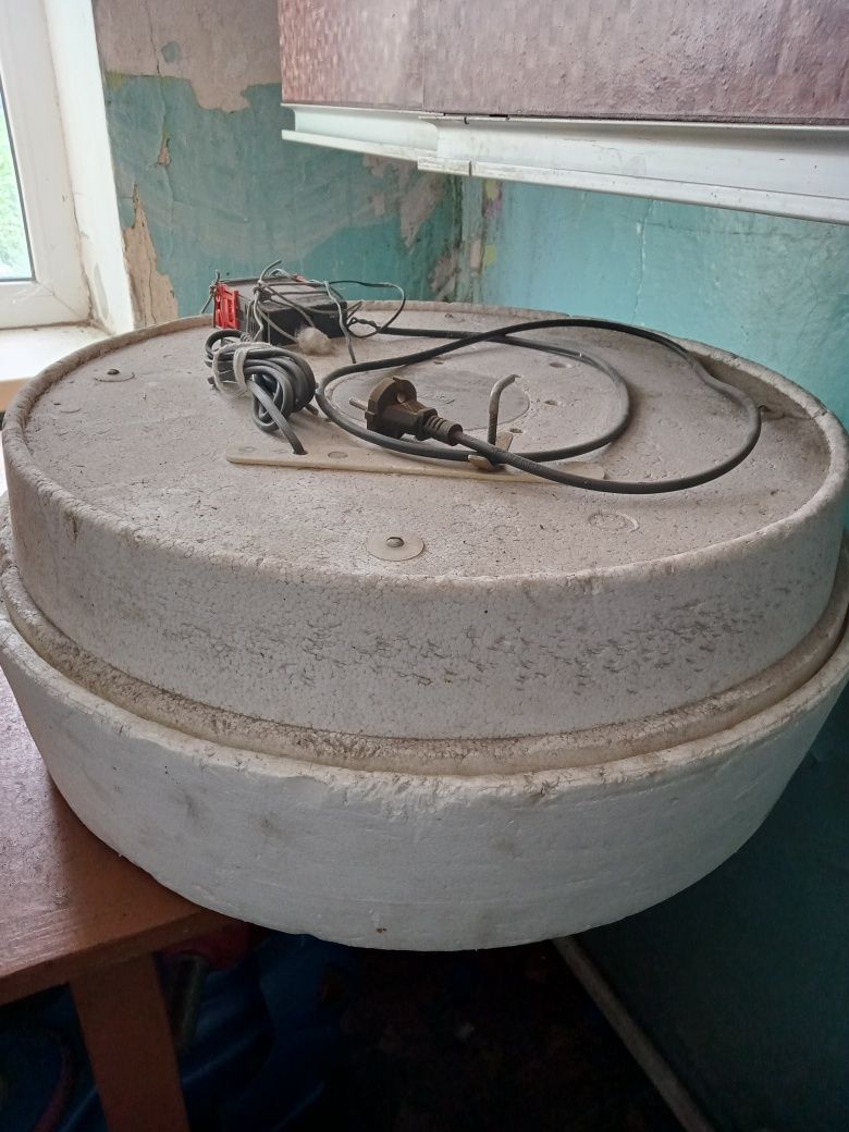 Продам инкубатор б /у