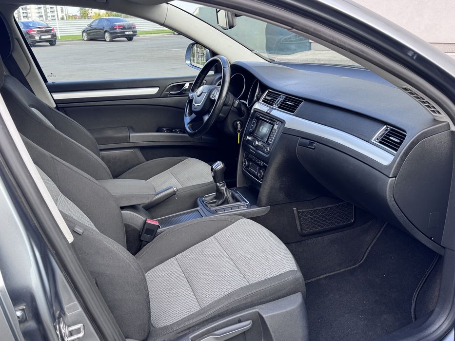 Skoda Super--Model Prezidential--2011--1.6 Diesel -STARE PERFECTA !!