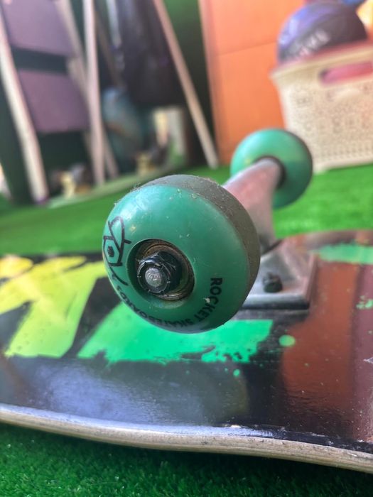 Trotineta si skateboard