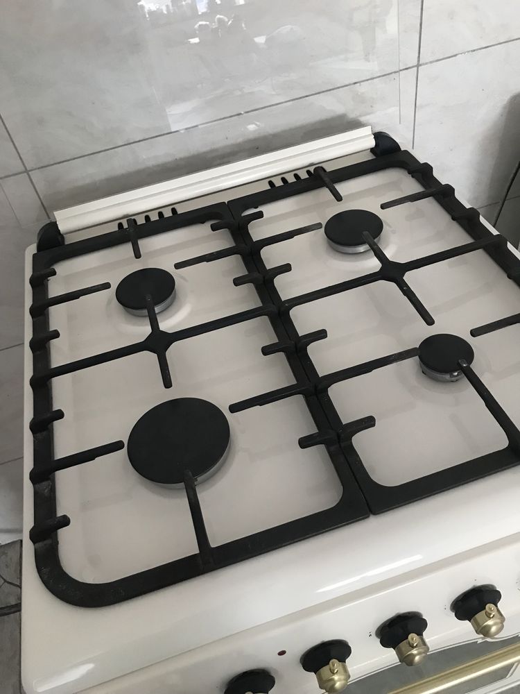 Кухонная плита с духовкой