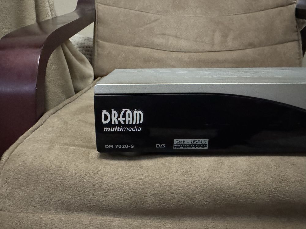 Продавам сателитен приемник DreamBox 7020-S original