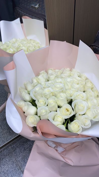 белые розы 51 шт