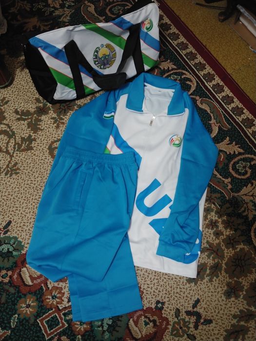 Продам двойка спортивный костюм ,сумка в подарок