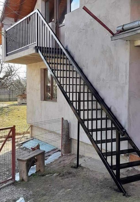 Scara metalica de exterior