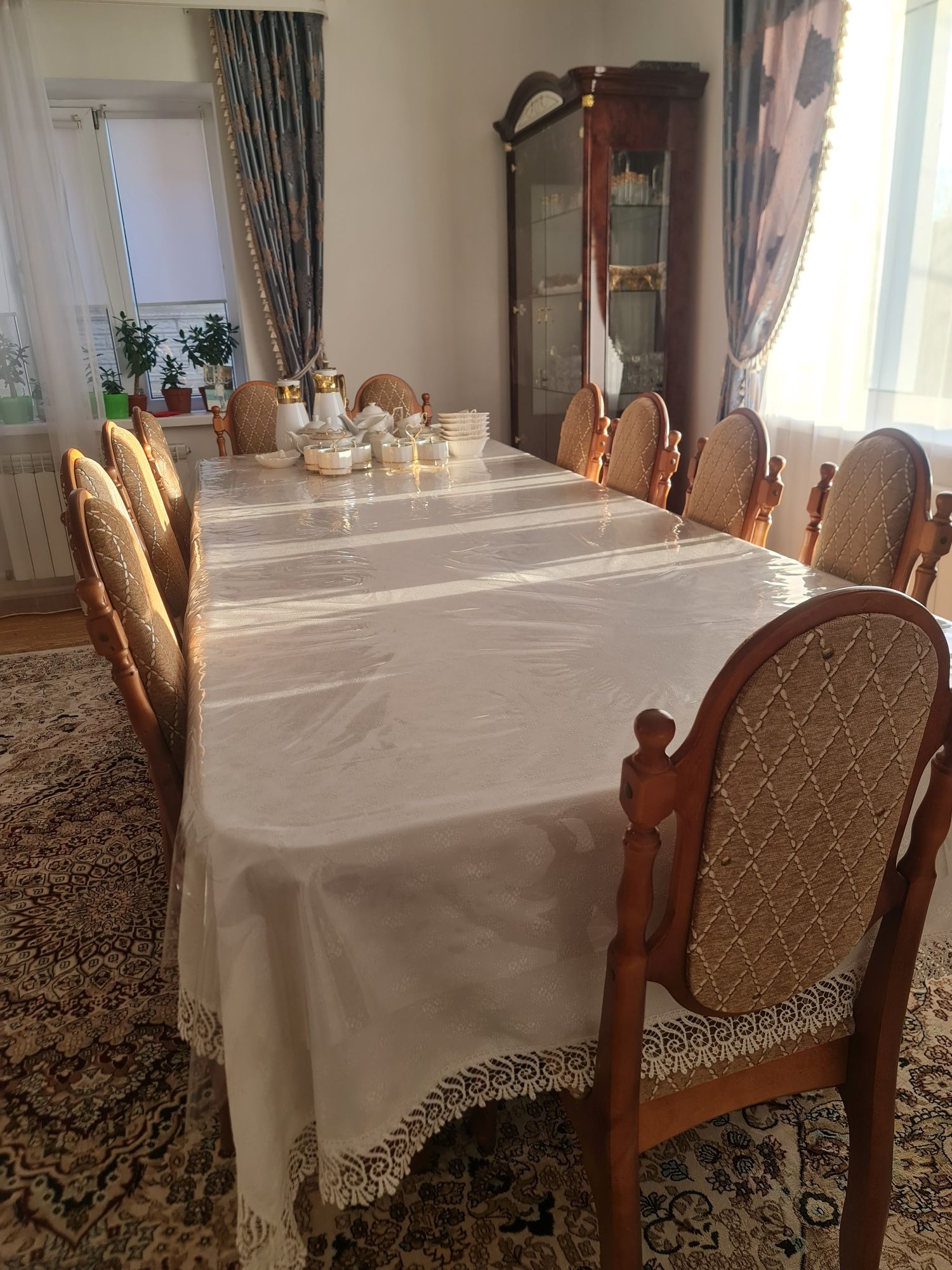 Продам стол со стульями в отличн  состоян.ТОРГ.УМ