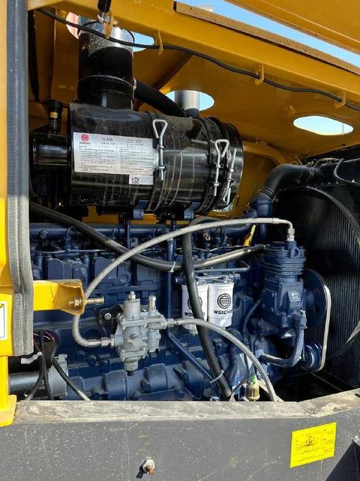 В Наличии на складе!!! 1,7 кубовый Погрузчик LG946!