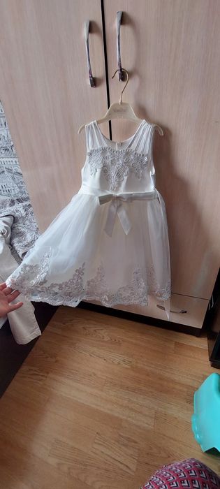 Продам детские нарядные платья