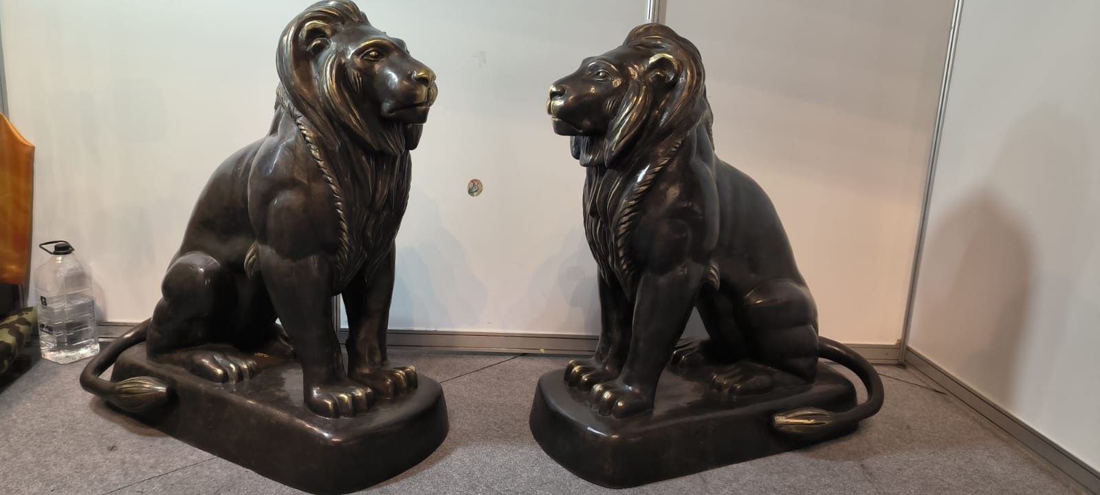 Două sculpturi bronz de mari dimensiuni