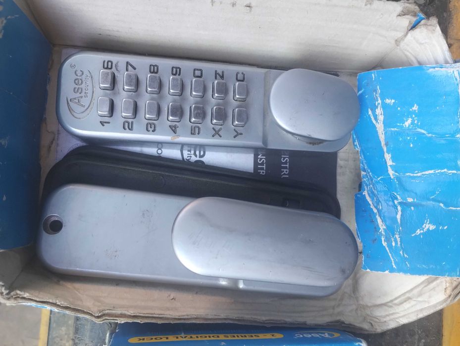 Se vinde diverse lucrurii noi si sh