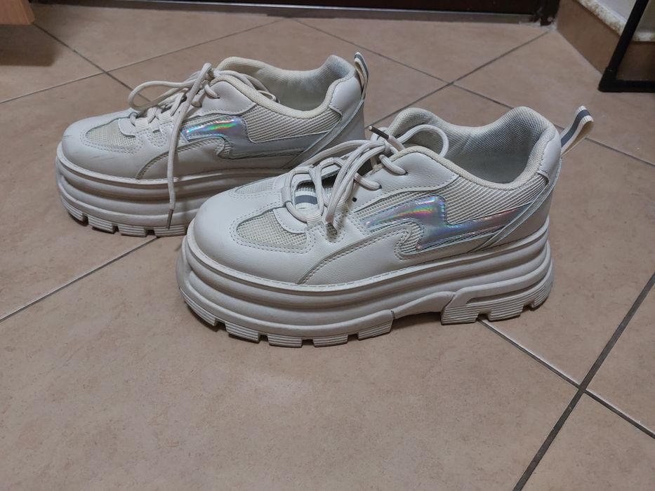 Дамски бежови високи маратонки