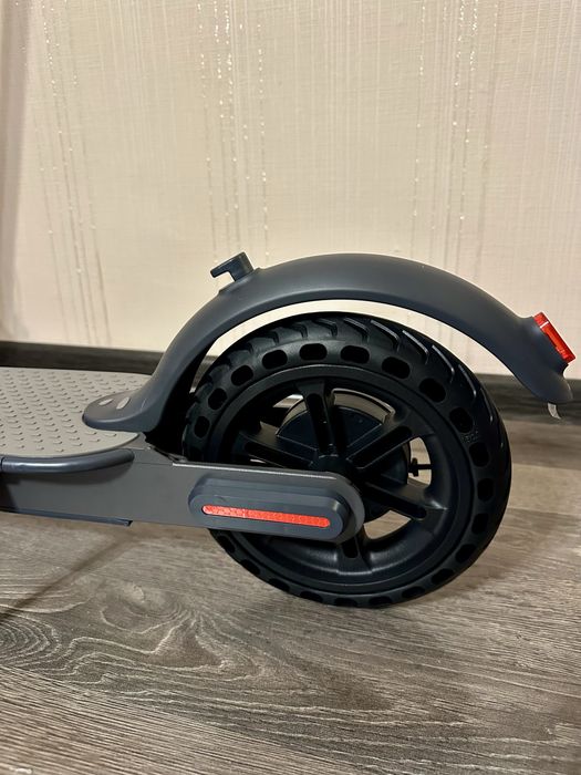 Електрическа тротинетка с макс скорост 25 km/h