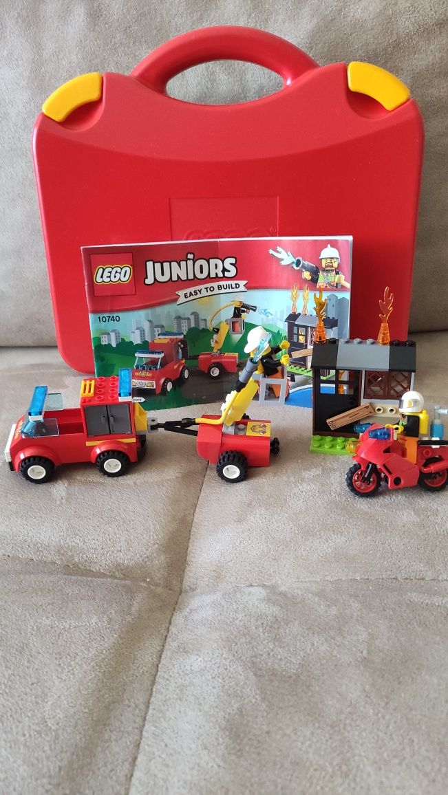 LEGO® Juniors Пожарникарски куфар 10740