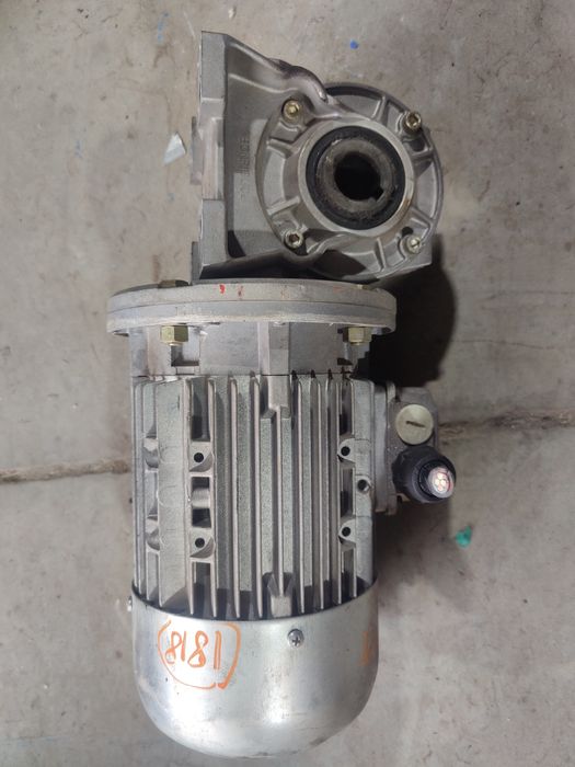 Motor electric trifazat cu reductor,  0.37kW, 49rpm
