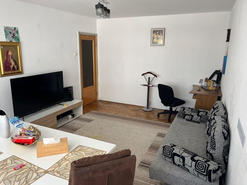 Vand apartament 3 camere