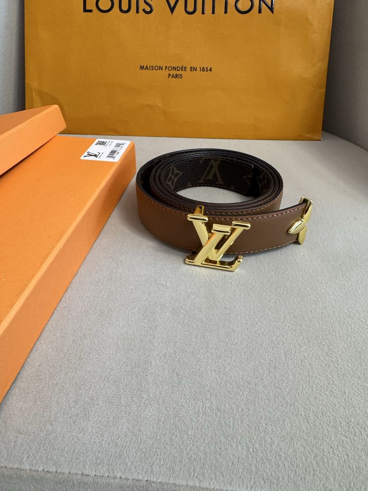 Louis Vuitton-Чисто нов автентичен двулицев дамски кожен колан 100 см
