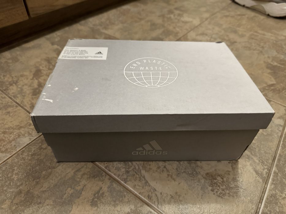 Обувки Adidas бели