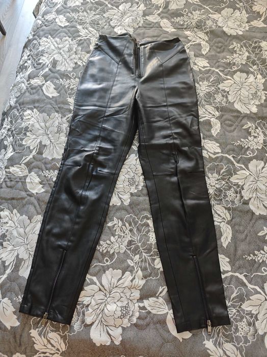 Продавам панталон от еко кожа