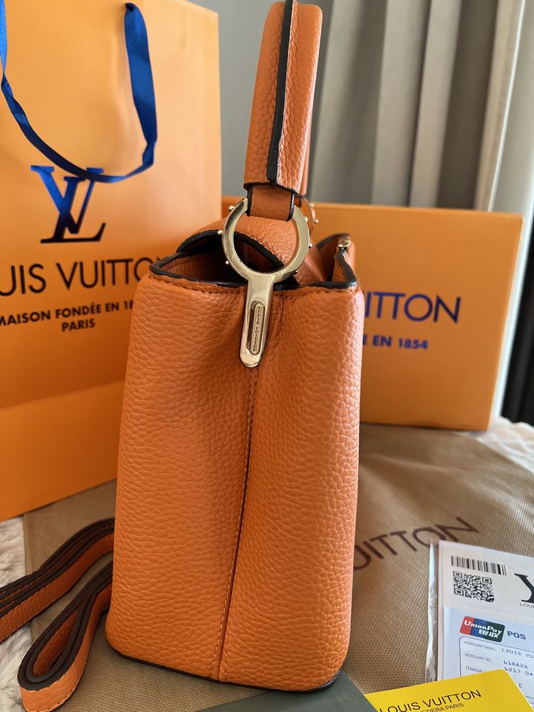 Poșetă/Geantă Louis Vuitton Capucines