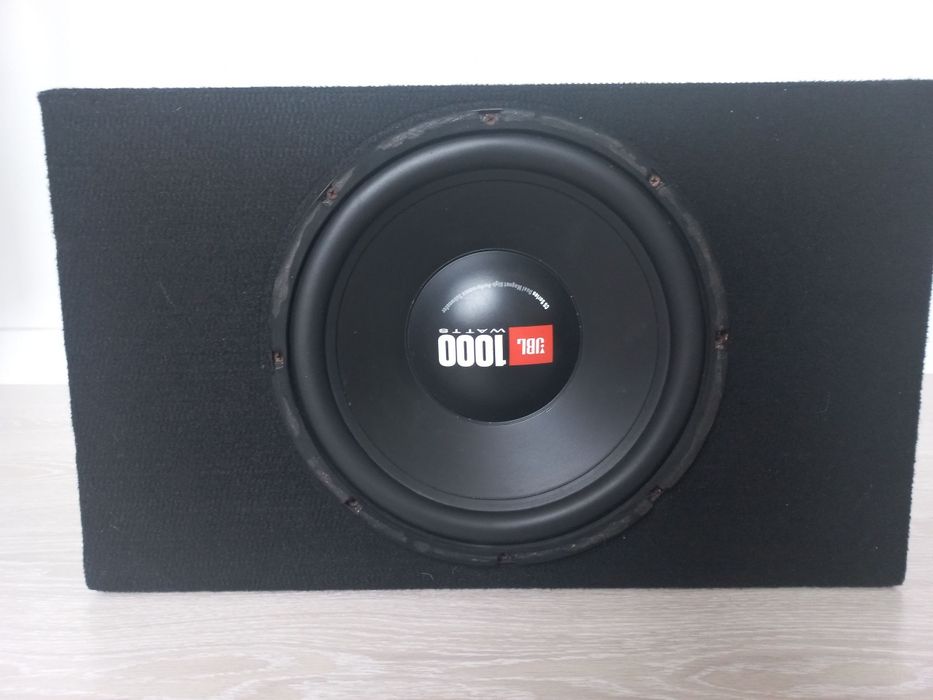 продам сабвуфер в машину