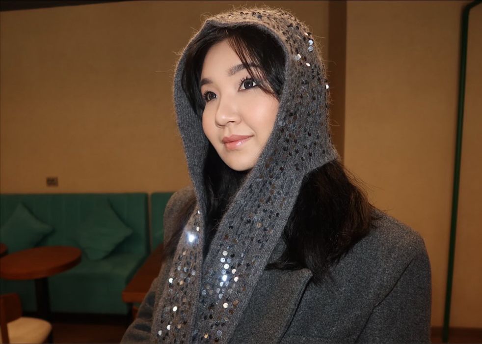 Трендовая шапка женская