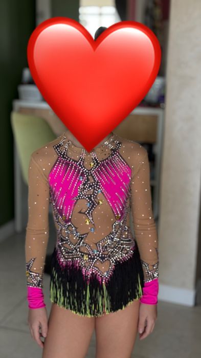 Продам купальник для художественной гимнастики