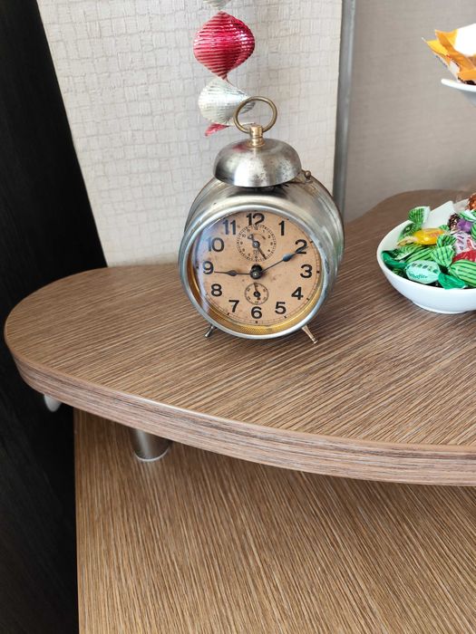 Стар часовник будилник