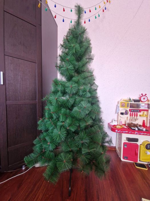 Продам елку искуственную
