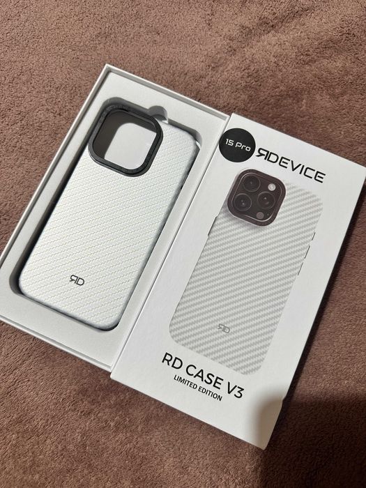 Husă Reborn Device pentru iPhone 15 Pro - Albă, Nouă