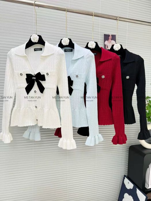 В наличии кофточки с пуговицами