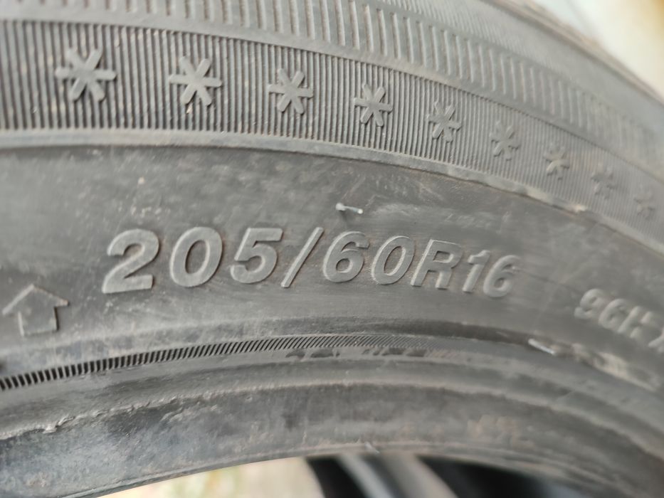 Продам две зимние покрышки