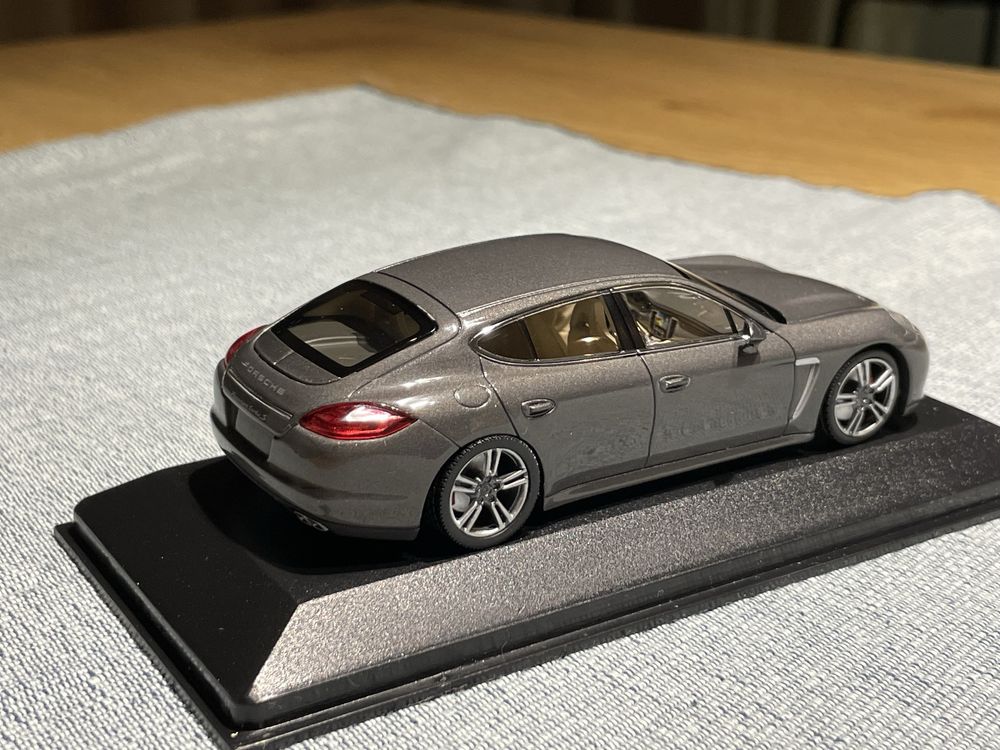 1:43 Porsche Panamera Turbo S 970 - Minichamps Dealer edition