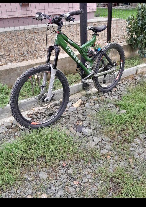 Vând bicicleta full sunpension