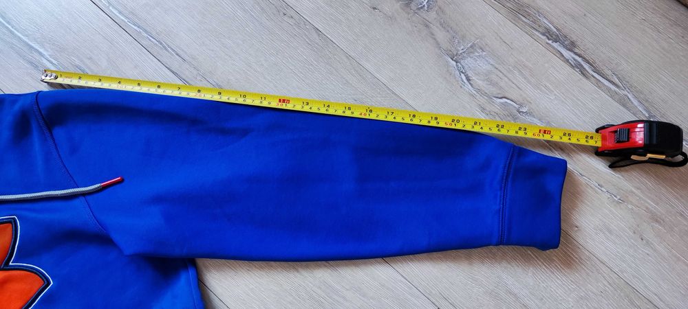 Продавам суитчър Under Armour Storm