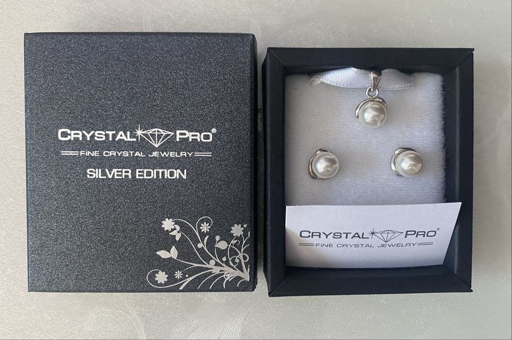 Продавам дамско колие SWAROVSKI