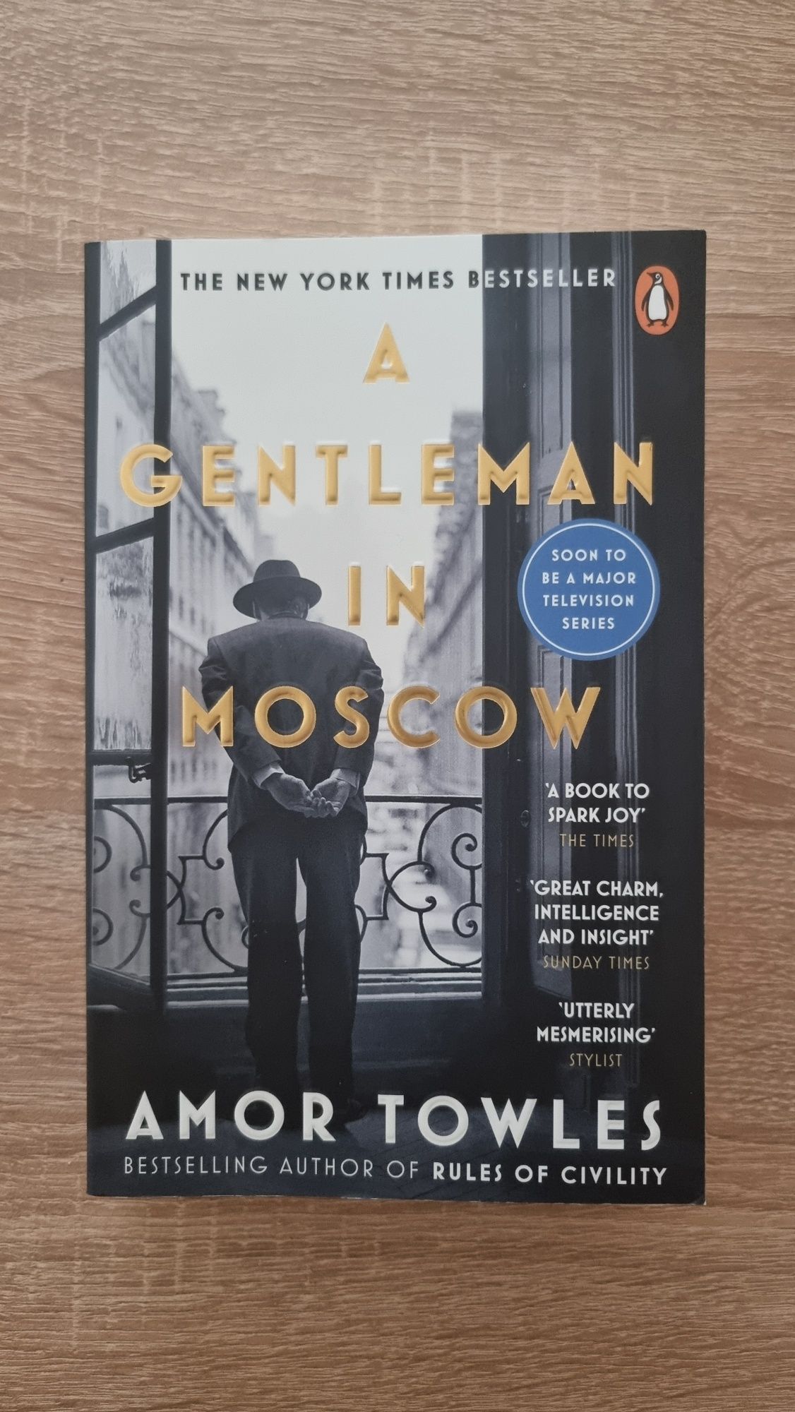 A Gentleman in Moscow by Amor Towels, книга на английски език