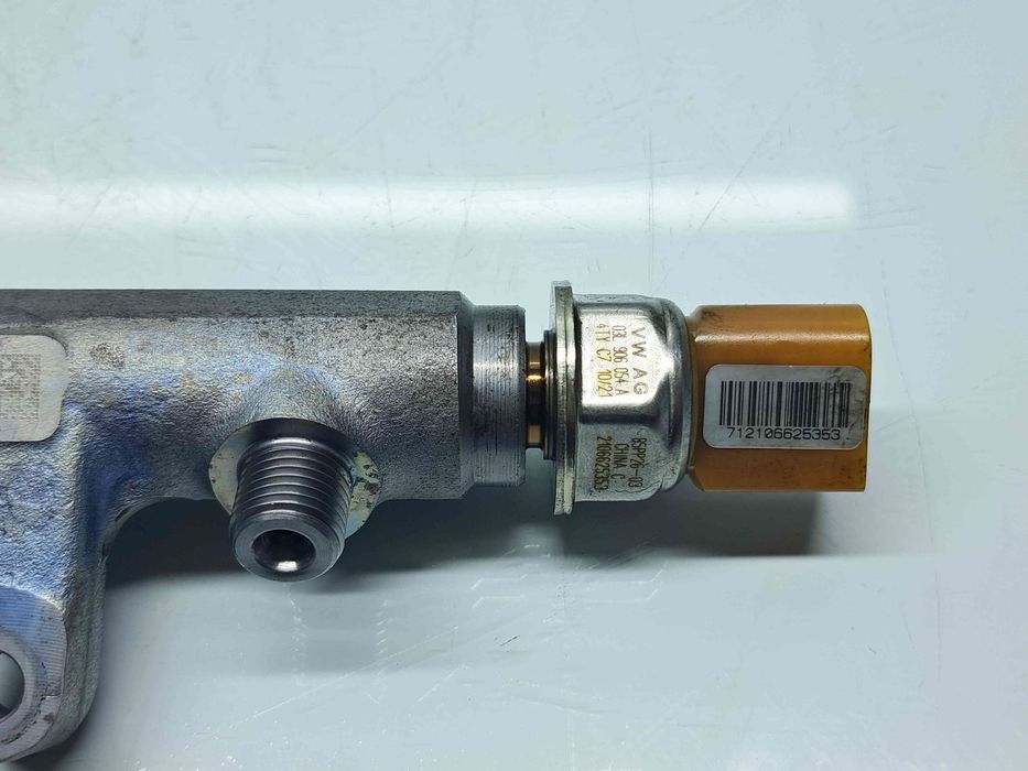 Rampa injectoare  Volkswagen Passat B6 (3C2) [Fabr 2005-2010] 03L13008