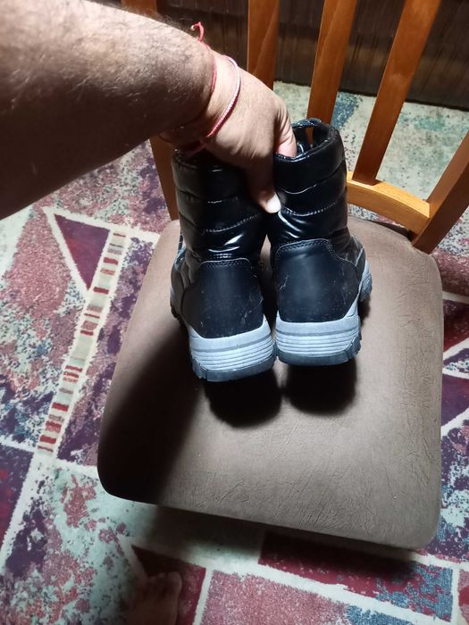 Зимни  боти само са пробвани