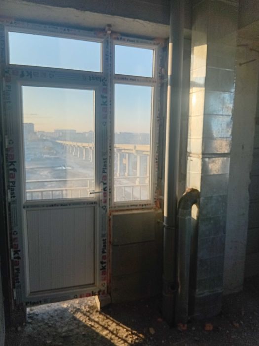 Чоштепа метро олдида 3/6/12. Кв майдони 71 кв. нархи 61000.