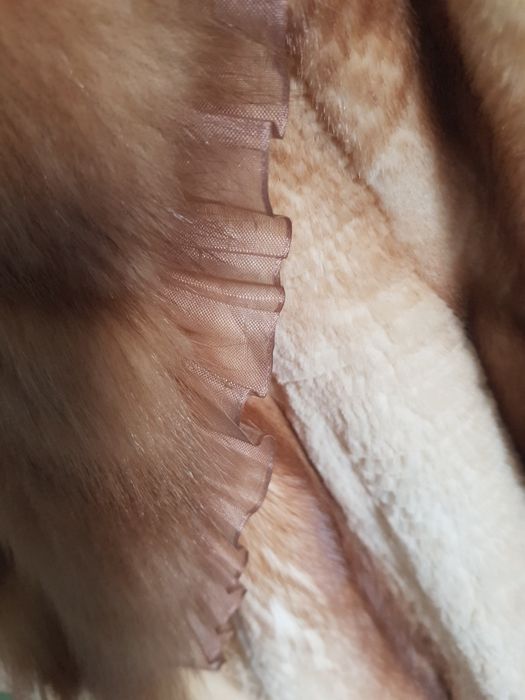 Haina de blana de nurcă noua cu etichetă