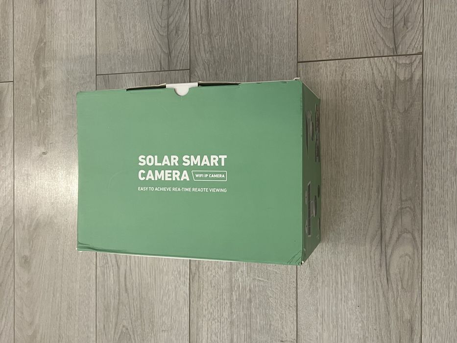 Camera smart cu panou solar