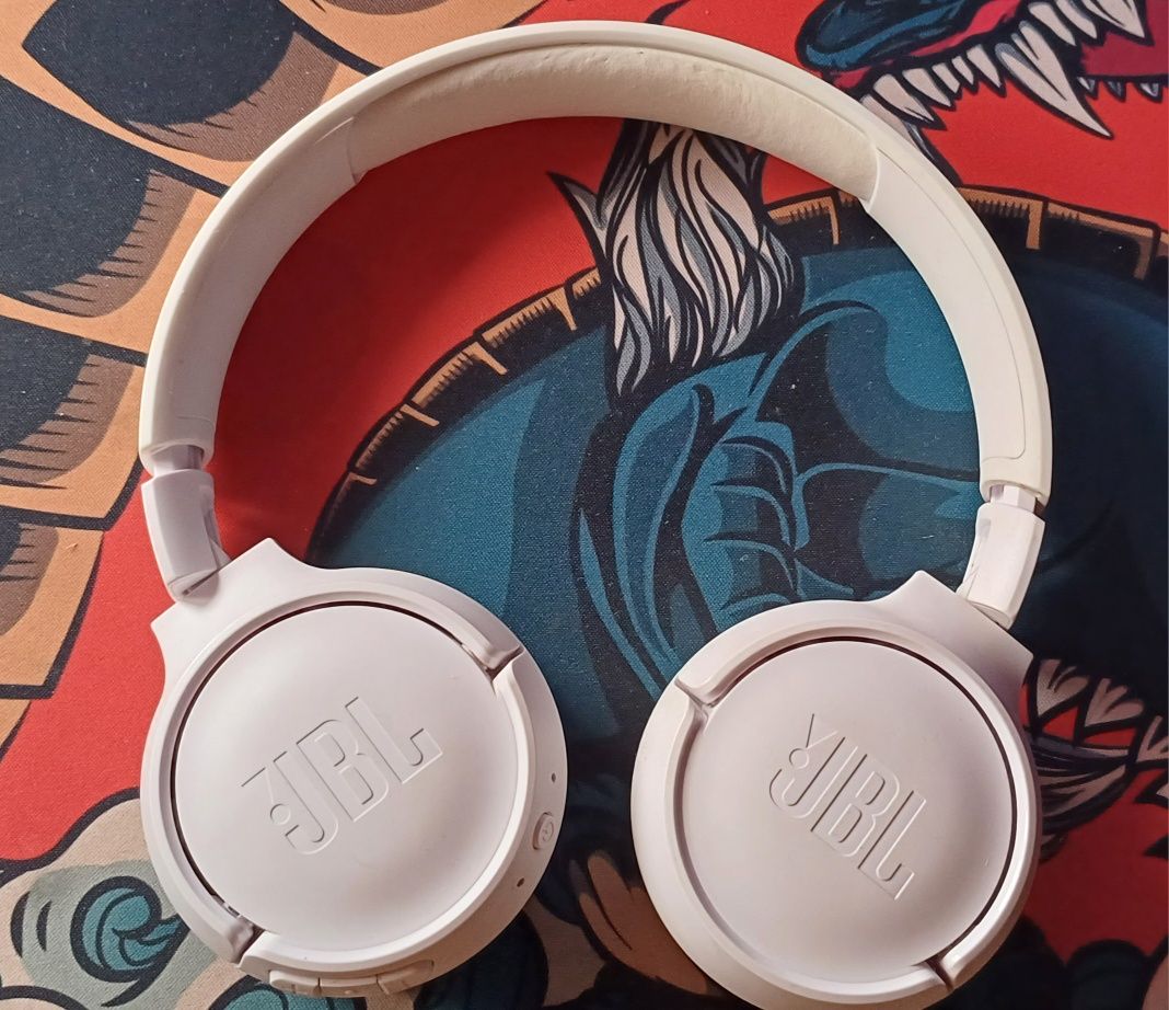 Продам наушники JBL