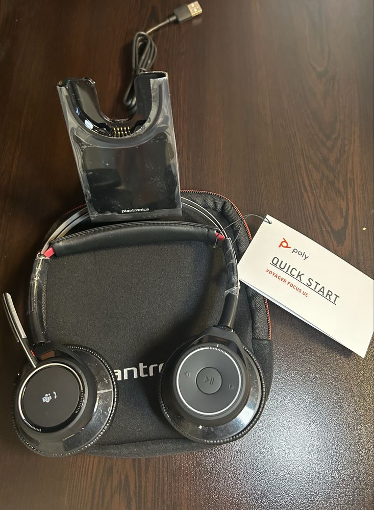 Plantronics Voyager Focus UC Poly